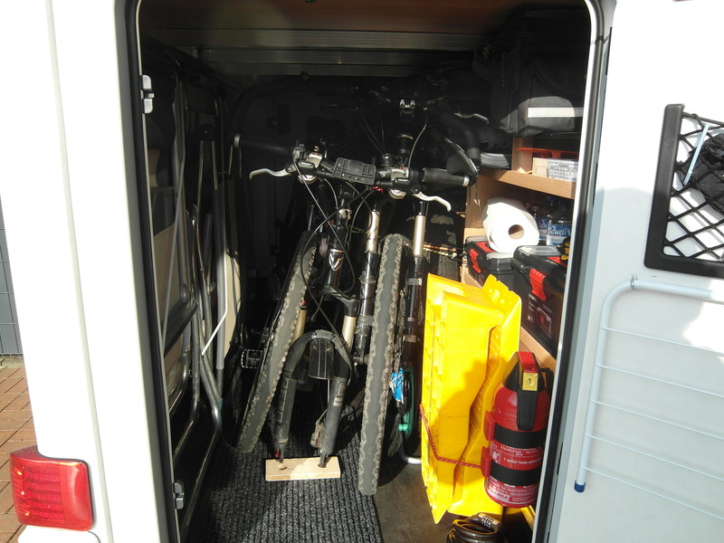 Warum Fahrradhalterung in Heckgarage? - Wohnmobil Forum