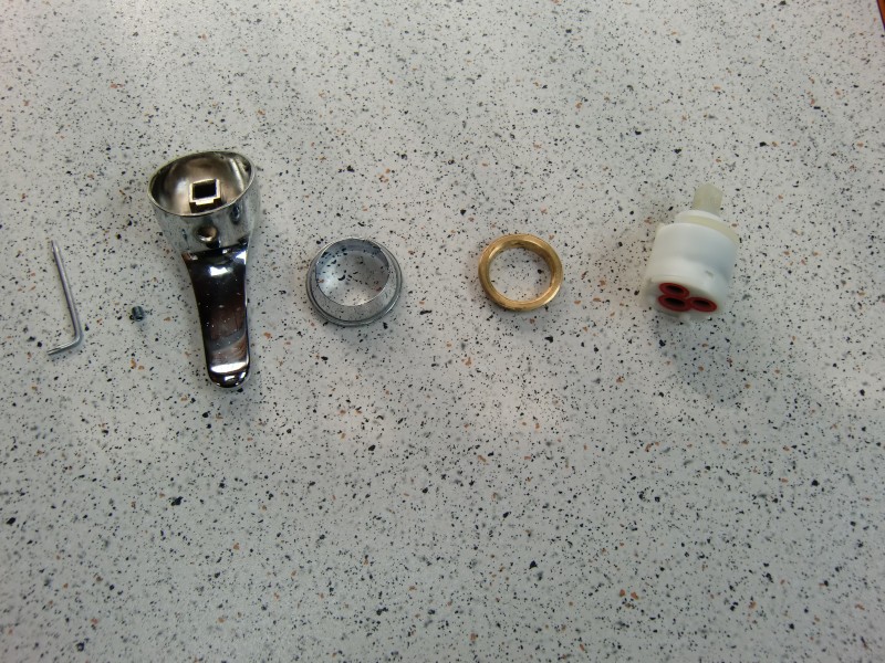 Wasserhahn tauschen, aber wie bei den Anschlüssen? - Wohnmobil Forum