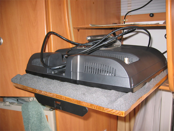 Halterung für TFT im Schrank liegend - Wohnmobil Forum