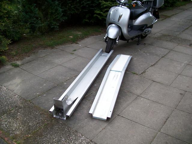 Roller/ Motorradschiene Rollerschiene für Einbau in die Garage