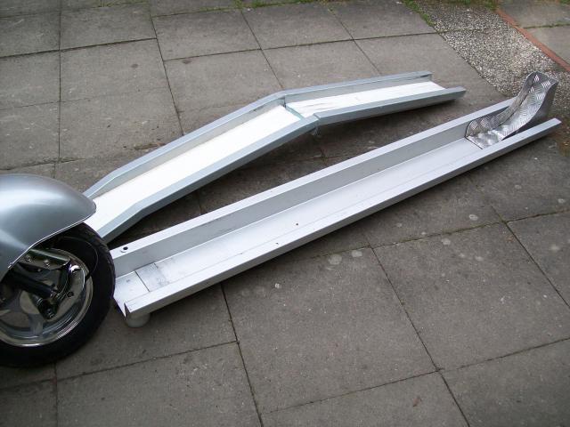 Roller/ Motorradschiene Rollerschiene für Einbau in die Garage