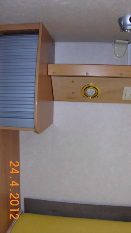 Ablage über dem Bett oder seitlich, wie macht ihr das ? - Wohnmobil