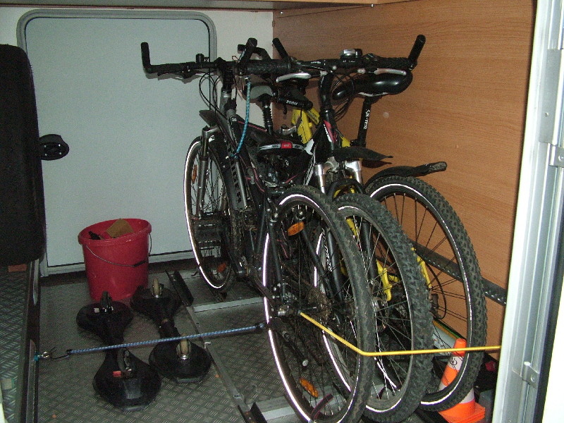 Fahrräder in der Garage oder auf den Träger Wohnmobil