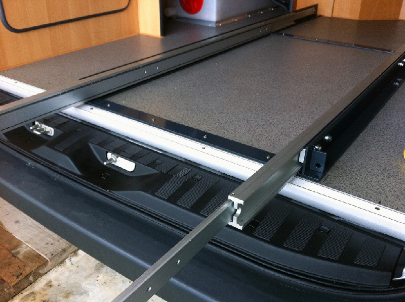 Ausziehbarer Laderaum im MB Sprinter Kastenwagen CS Luxor - Wohnmobil