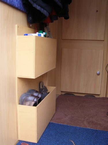 Schuhe im Eingangsbereich, muß doch lösbar sein.... - Wohnmobil Forum