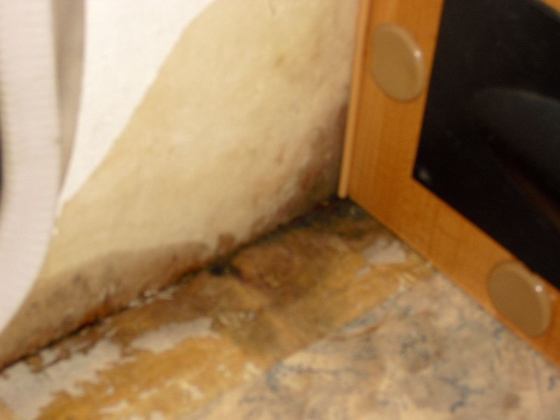 Wasserschaden und Alufraß unter Seitenschürze - Wohnmobil Forum Seite 1