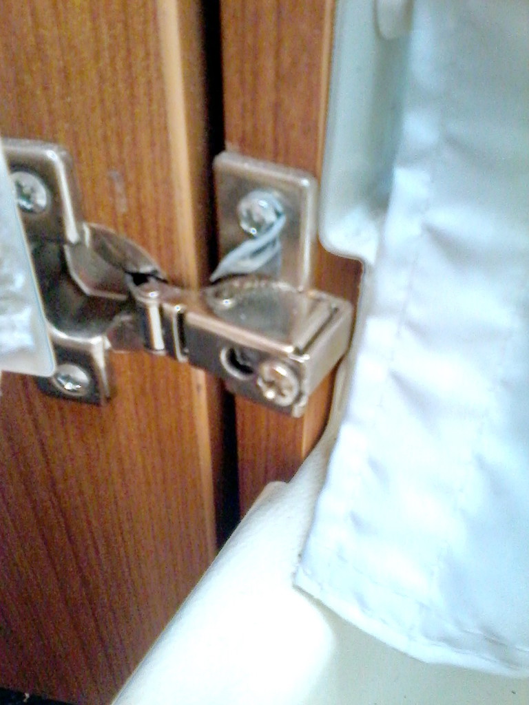 Balkontür Scharnier Unten Gebrochen