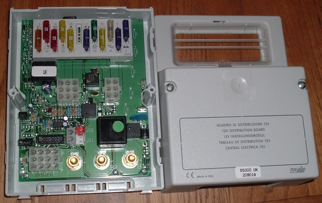 CBE 12V Verteiler-Box DS300 (für PC-100 PC-200 etc.) DS 300 Verteilerkasten  209000 Sicherungsbox 