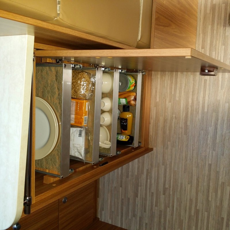 Einbau von 4 Auszügen in Küchenunterschrank Carado T449 - Wohnmobil