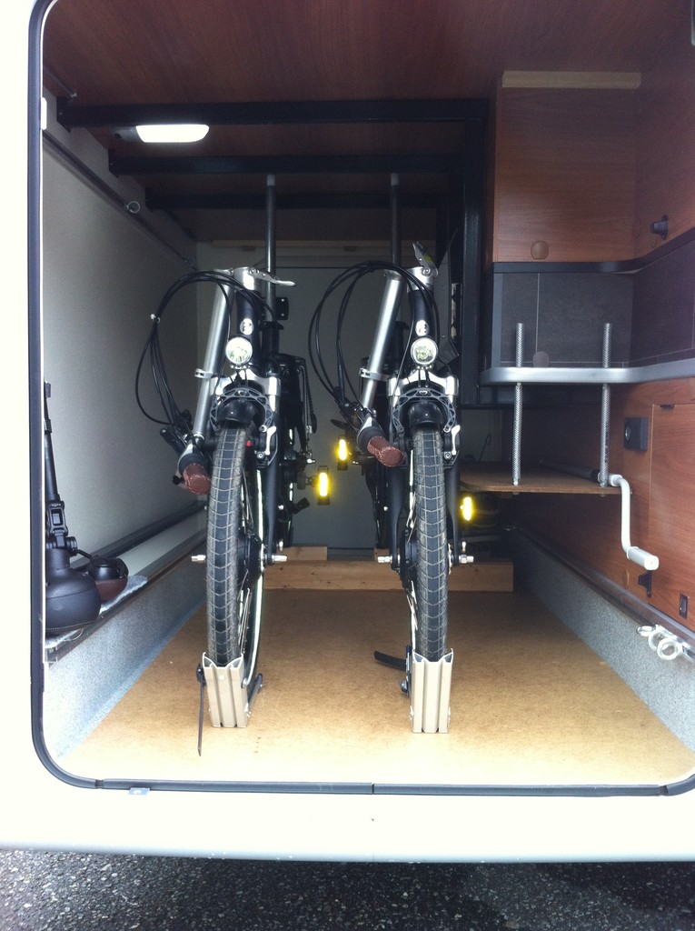 Sunlight T68 einfache Fahrradschienen für die Heckgarage