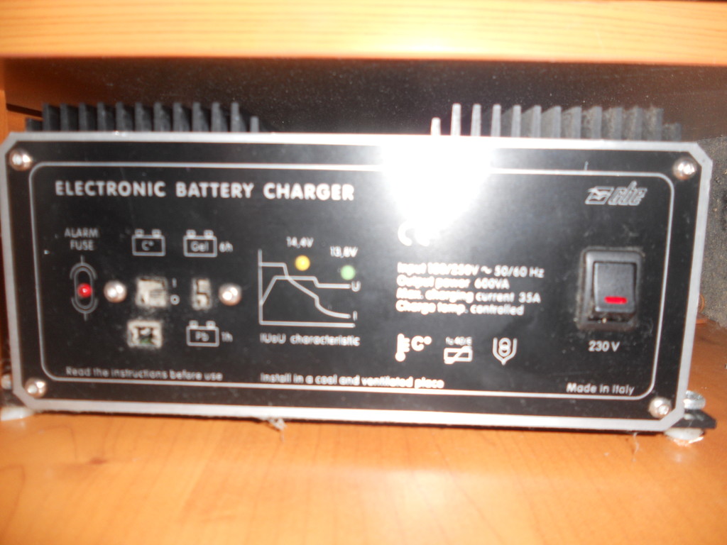 Wohnmobil 230V Batterie Ladegerät