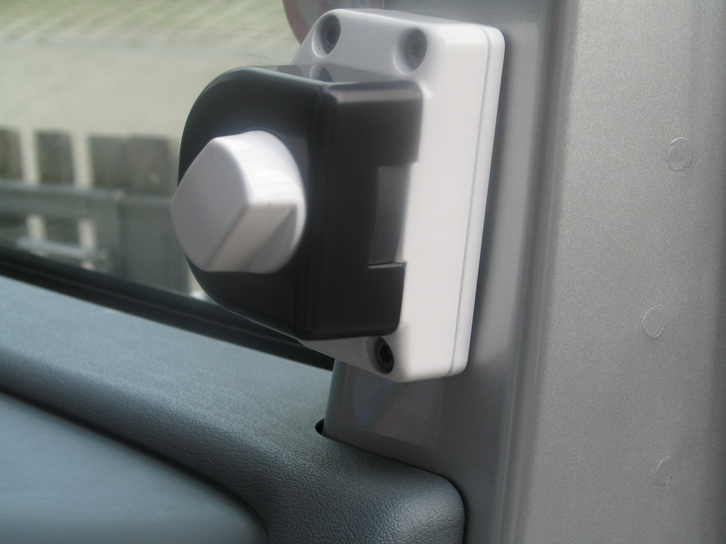 Sicherung der Fahrer und Beifahrer Türen im Ford Transit - Wohnmobil Forum  Seite 1
