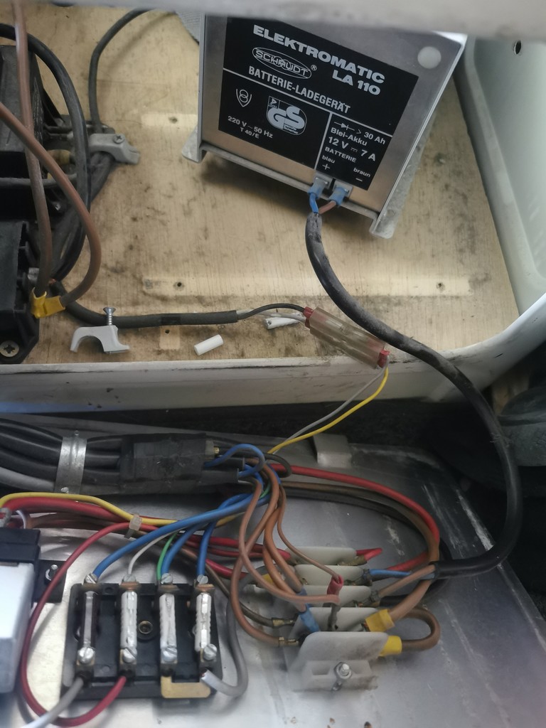 FIAT Ducato - Batterieanschluss 35qmm Kabel - unflexibel - Wohnmobil Forum  Seite 1